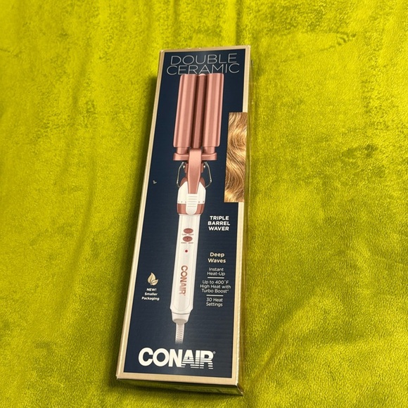 NIB Conair Double Ceramic Triple Barrel Waver Heats up to 400 degrees - Picture 1 of 6